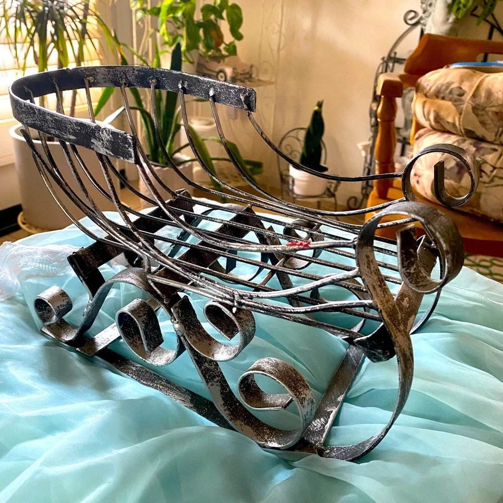 LARGE METAL CHRISTMAS SLEIGH - Picture 1 of 5